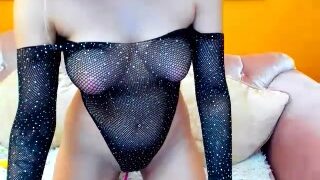 UrSexyDream gives you a striptease to be ready for you right away