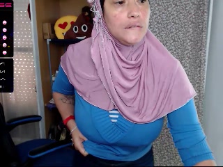 WetSweetKim undresses immediately
