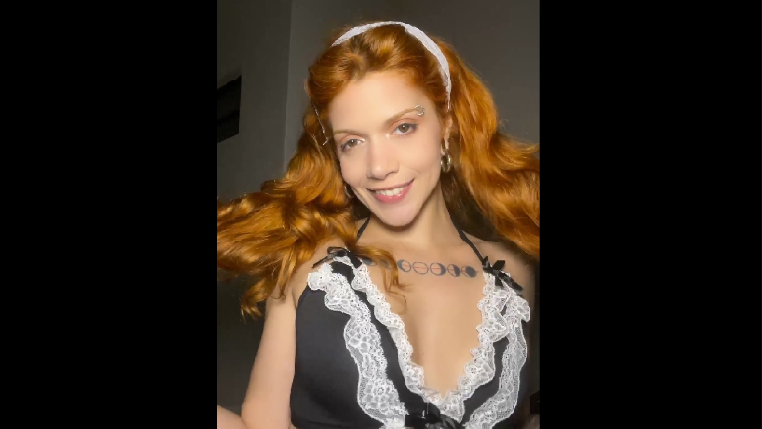BeaMoretti wants to tease your cock