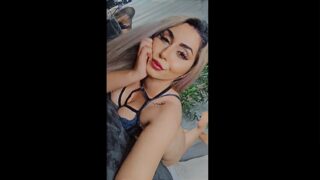 CelineMeyerr has an irresistible look